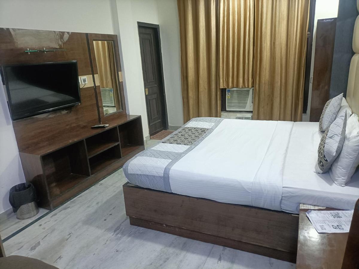 Hotel Marina Near IGI Airport Neu-Delhi Exterior foto