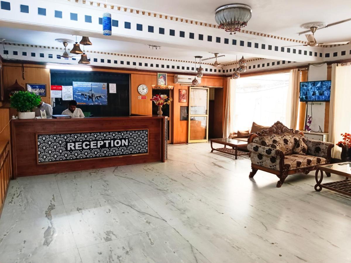 Hotel Marina Near IGI Airport Neu-Delhi Exterior foto