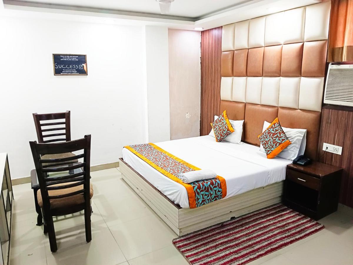 Hotel Marina Near IGI Airport Neu-Delhi Exterior foto